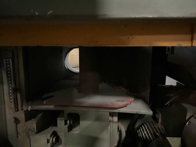 Diverse zaagmachines vertongen p04 - afbeelding 2 van  19