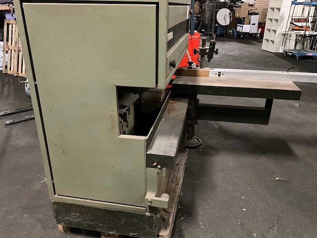 Diverse zaagmachines vertongen p04 - afbeelding 6 van  19