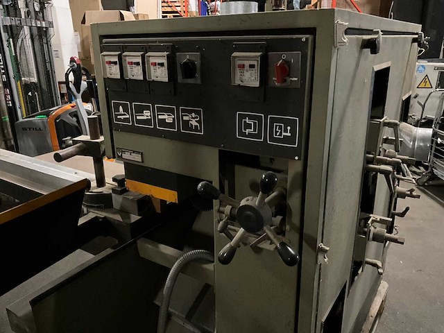 Diverse zaagmachines vertongen p04 - afbeelding 11 van  19