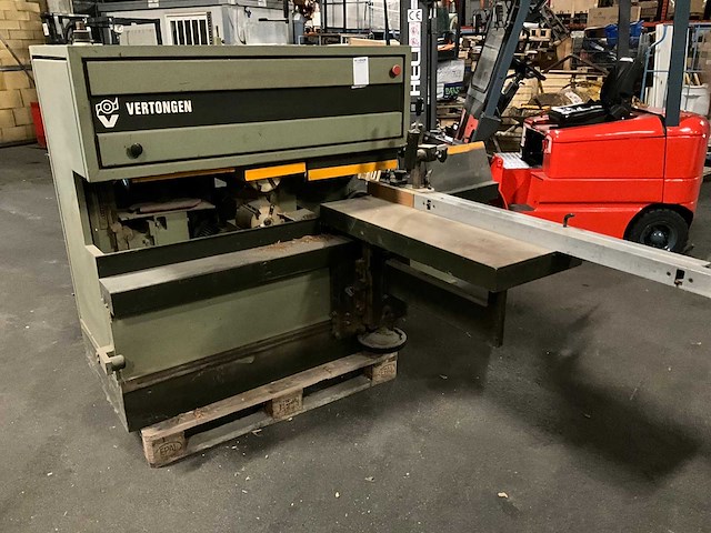 Diverse zaagmachines vertongen p04 - afbeelding 1 van  19