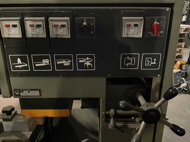 Diverse zaagmachines vertongen p04 - afbeelding 13 van  19