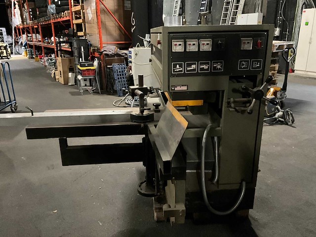 Diverse zaagmachines vertongen p04 - afbeelding 14 van  19