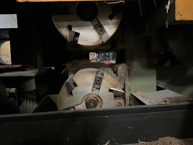 Diverse zaagmachines vertongen p04 - afbeelding 17 van  19