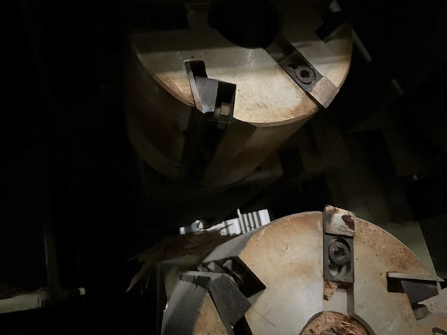 Diverse zaagmachines vertongen p04 - afbeelding 19 van  19