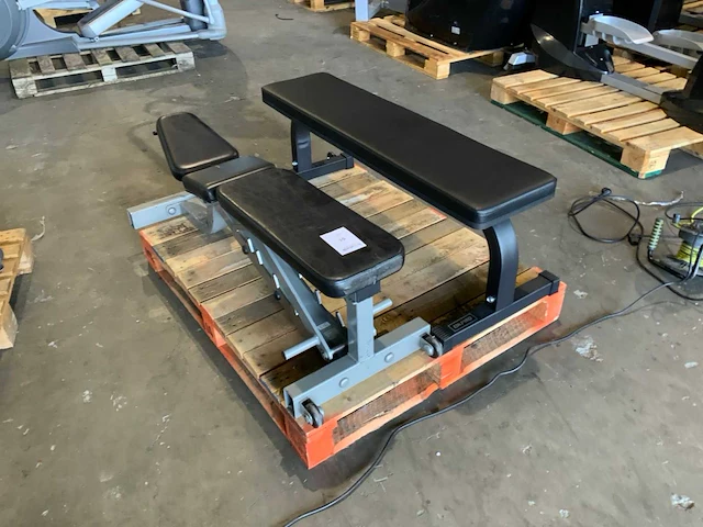 Diversen 2x benches krachtstation - afbeelding 1 van  4