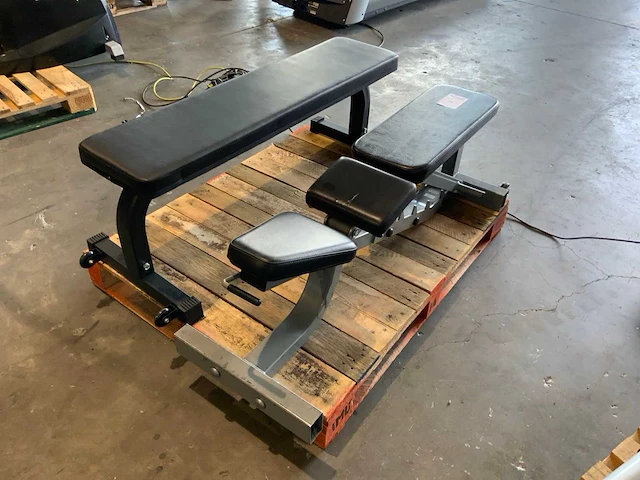 Diversen 2x benches krachtstation - afbeelding 2 van  4