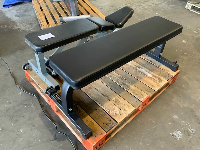 Diversen 2x benches krachtstation - afbeelding 4 van  4