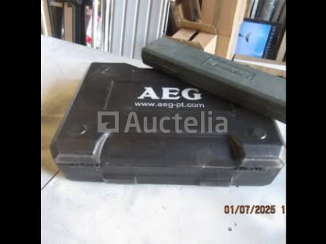Diversen /aeg bbh 18bl/2 accu's + lader + lont en beiteldoos - afbeelding 1 van  5