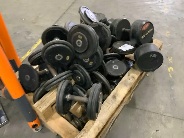 Diversen dumbbells krachtstation - afbeelding 6 van  6