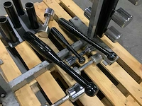 Diversen dumbell toren met extra accessoires krachtstation - afbeelding 2 van  10