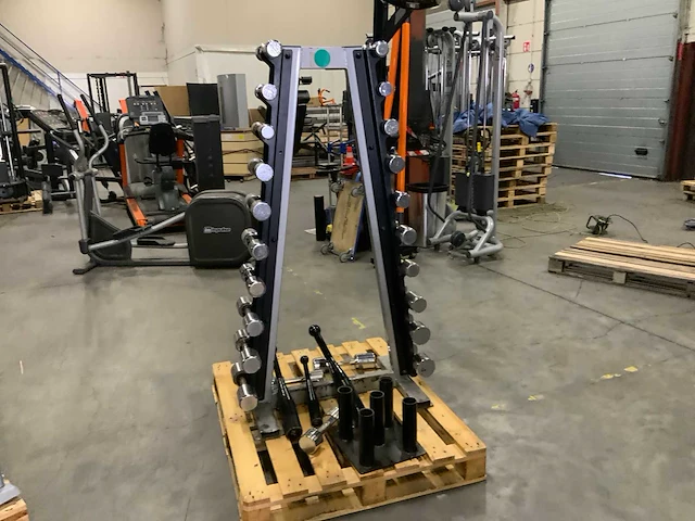 Diversen dumbell toren met extra accessoires krachtstation - afbeelding 1 van  10