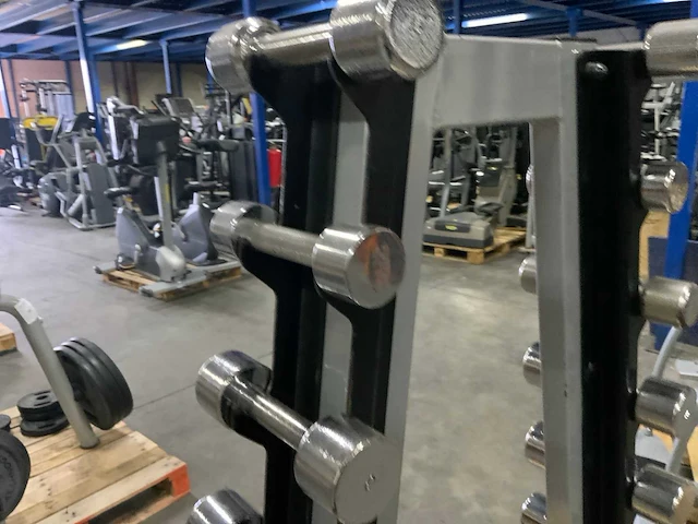Diversen dumbell toren met extra accessoires krachtstation - afbeelding 9 van  10