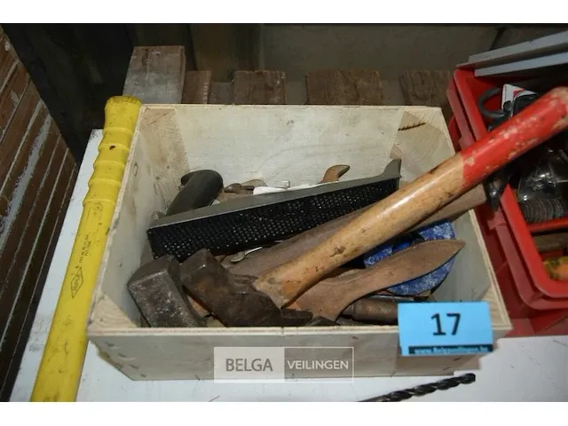 Diversen hand gereedschappen - afbeelding 1 van  2