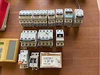 Diversen installatie matrialen partij - other electrical accessories - afbeelding 3 van  8