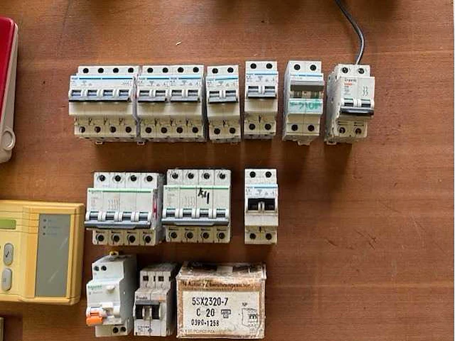 Diversen installatie matrialen partij - other electrical accessories - afbeelding 4 van  8