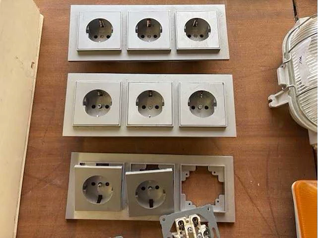 Diversen installatie matrialen partij - other electrical accessories - afbeelding 7 van  8