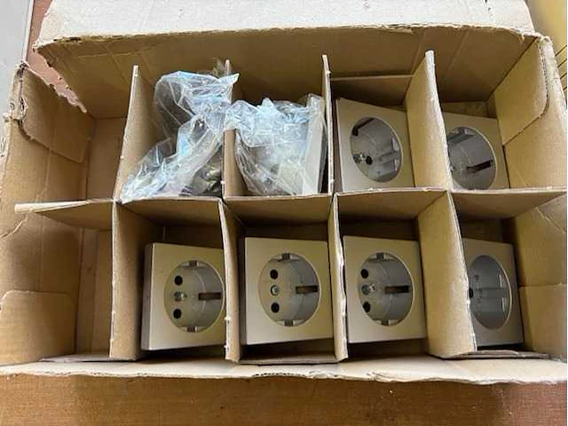 Diversen installatie matrialen partij - other electrical accessories - afbeelding 8 van  8