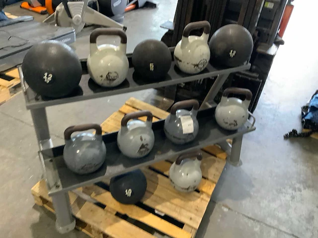 Diversen kettle bell slam balls met rek krachtstation - afbeelding 2 van  10