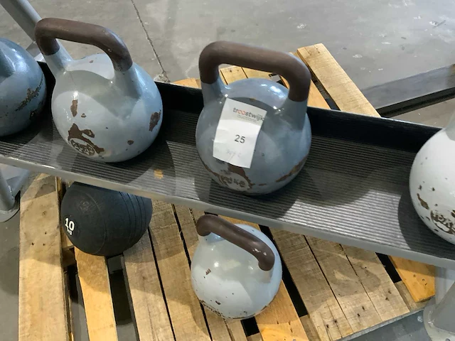 Diversen kettle bell slam balls met rek krachtstation - afbeelding 3 van  10