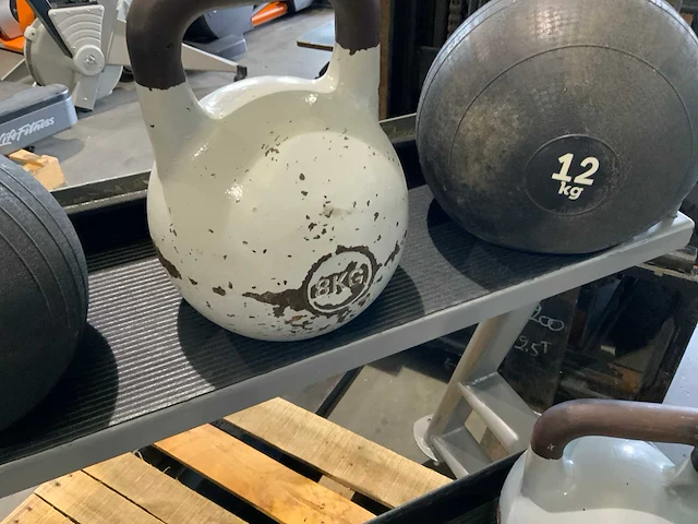 Diversen kettle bell slam balls met rek krachtstation - afbeelding 5 van  10