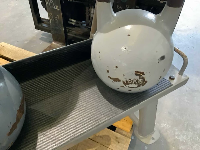Diversen kettle bell slam balls met rek krachtstation - afbeelding 6 van  10