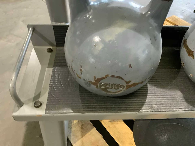 Diversen kettle bell slam balls met rek krachtstation - afbeelding 8 van  10