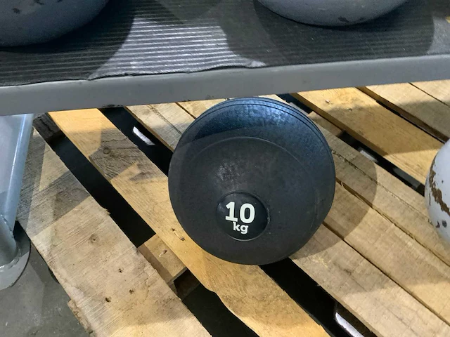 Diversen kettle bell slam balls met rek krachtstation - afbeelding 10 van  10