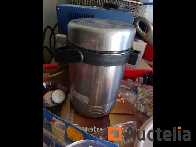 Diversen partij: thermo, karaf, glazen, tupperware, ijscoupes, 6 trappistenglazen, skimmer, messen, documentbreker - afbeelding 5 van  12