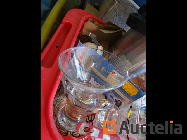 Diversen partij: thermo, karaf, glazen, tupperware, ijscoupes, 6 trappistenglazen, skimmer, messen, documentbreker - afbeelding 6 van  12