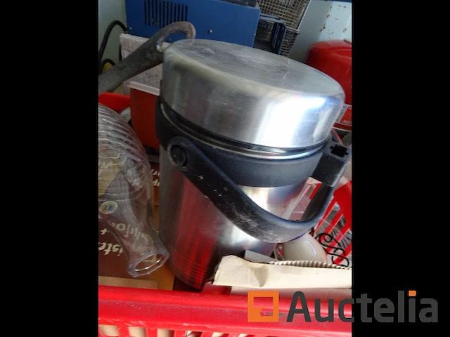 Diversen partij: thermo, karaf, glazen, tupperware, ijscoupes, 6 trappistenglazen, skimmer, messen, documentbreker - afbeelding 12 van  12