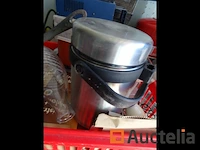 Diversen partij: thermo, karaf, glazen, tupperware, ijscoupes, 6 trappistenglazen, skimmer, messen, documentbreker - afbeelding 12 van  12