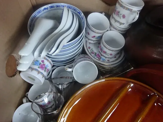 Diversen rommelmarkt - afbeelding 2 van  2