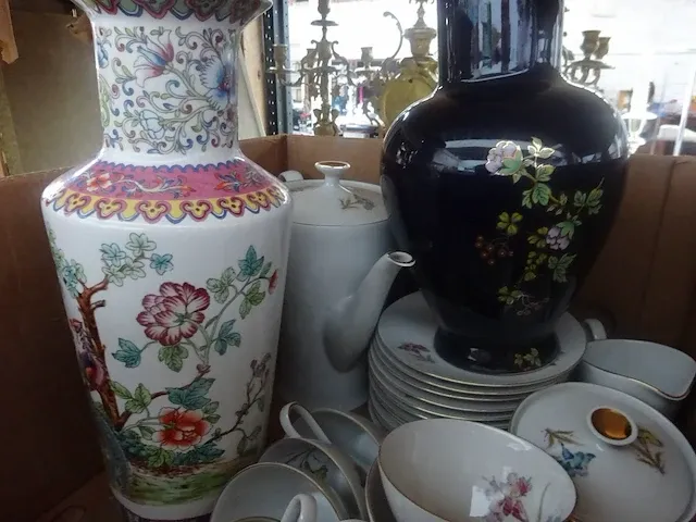 Diversen rommelmarkt - afbeelding 2 van  2