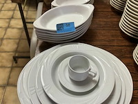 Diversen schalen en borden - afbeelding 1 van  5