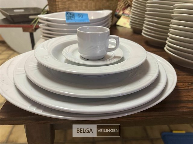 Diversen schalen en borden - afbeelding 2 van  5