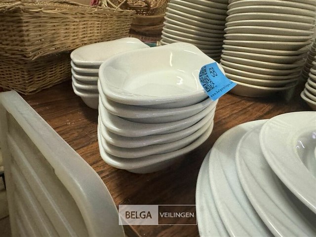 Diversen schalen en borden - afbeelding 3 van  5