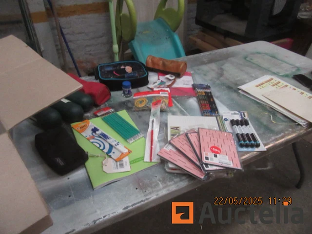 Diversen schoolmateriaal - afbeelding 2 van  4