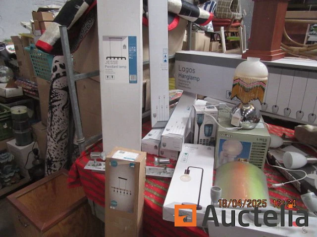 Diversen/set van +-25 diverse armaturen - afbeelding 1 van  5