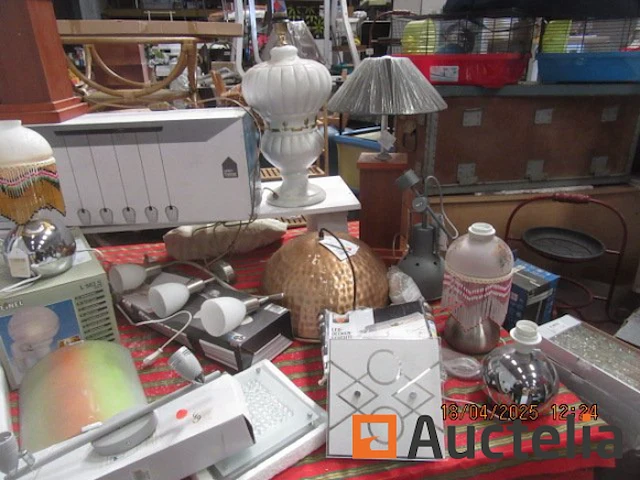 Diversen/set van +-25 diverse armaturen - afbeelding 2 van  5