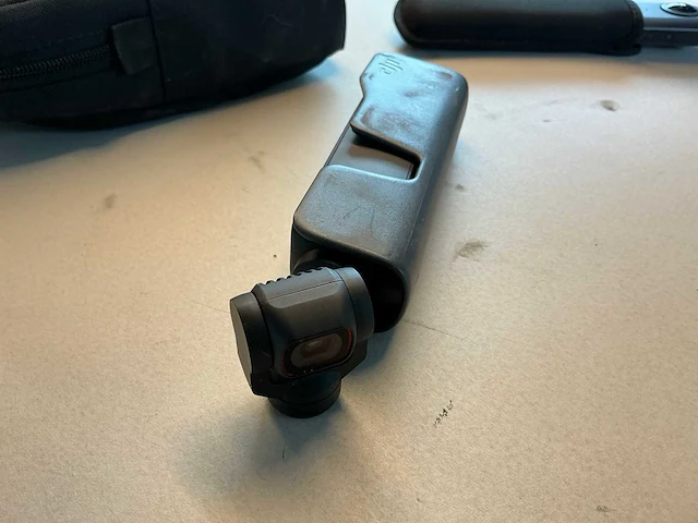Dji camera met een ingebouwde 3-assige gimbal - afbeelding 1 van  3