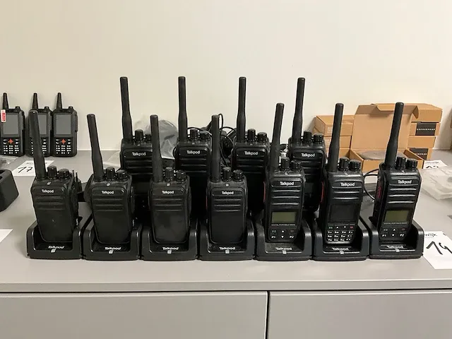Dmr walkie-talkies ( 11x ) - afbeelding 1 van  5