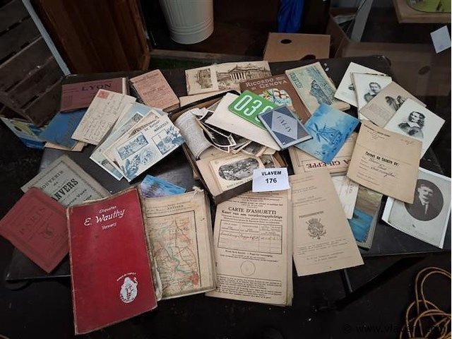 Documenten - afbeelding 1 van  8