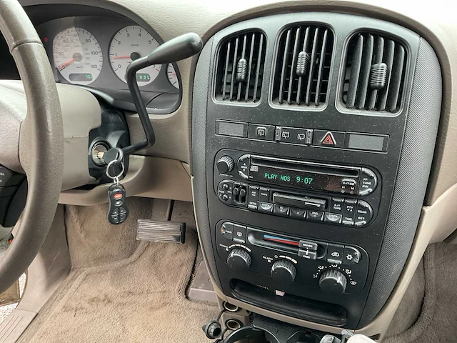 Dodge grand caravan automatic 3.8 benzine/lpg 7zitplaatsen - afbeelding 10 van  18