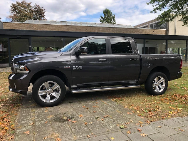 Dodge ram 1500 benzine + lpg 365pk 2019 - afbeelding 1 van  1