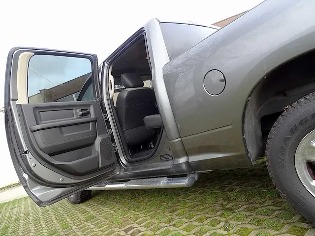 Dodge ram 2500 'heavy duty' cummings 6.7l turbo diesel - afbeelding 20 van  46
