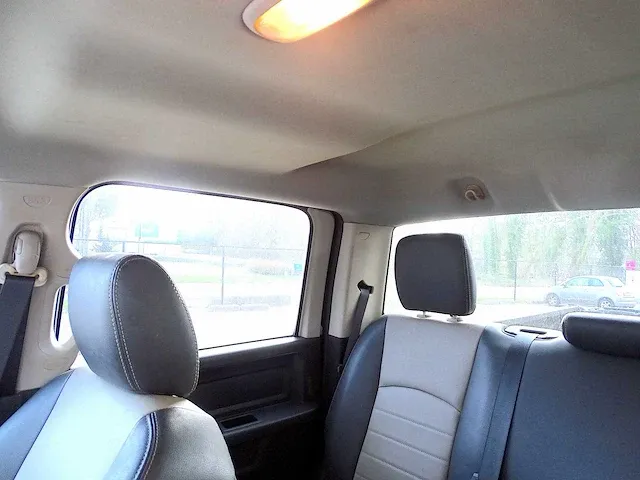 Dodge ram 2500 'heavy duty' cummings 6.7l turbo diesel - afbeelding 31 van  46