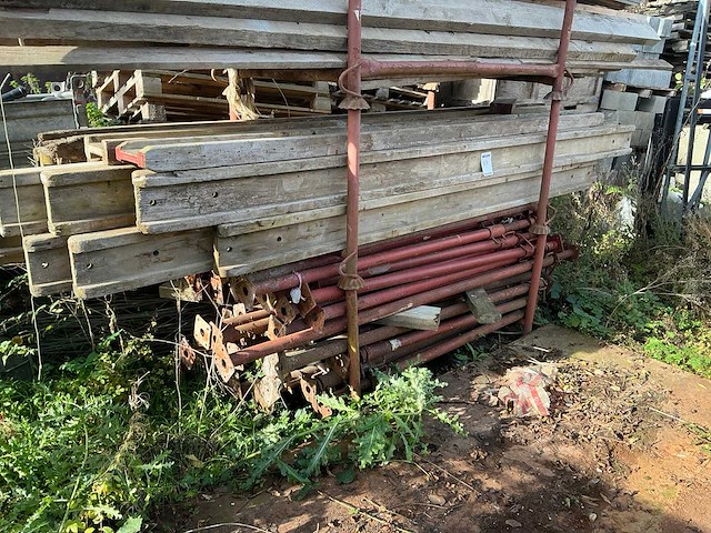 Doka balken en schroefstempel in 2 stapelblokken - afbeelding 2 van  6