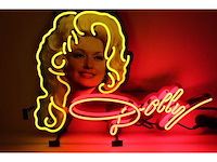 Dolly parton neon sign verlichting - afbeelding 1 van  3