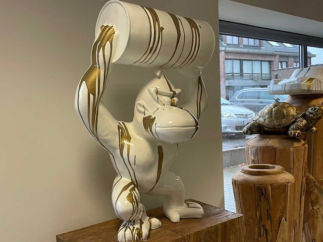 Donkey kong with barrel h100 white trash gold - afbeelding 1 van  1