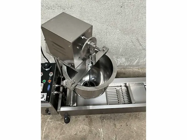 Donutmachine frituurpan met draaisysteem - afbeelding 7 van  11